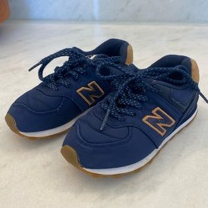 New Balance 574 tennis shoes LIKE NEW